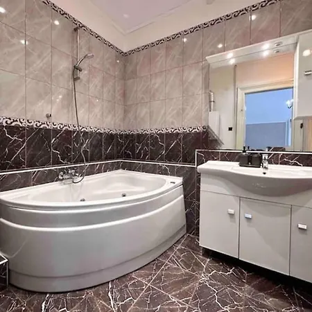 Urban Escape-cozy In Center Apartament *