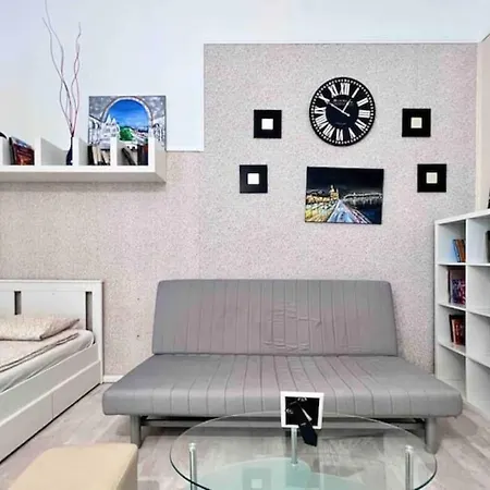 Urban Escape-cozy In Center Apartment Budapest