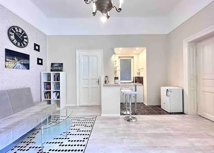 Urban Escape-cozy In Center